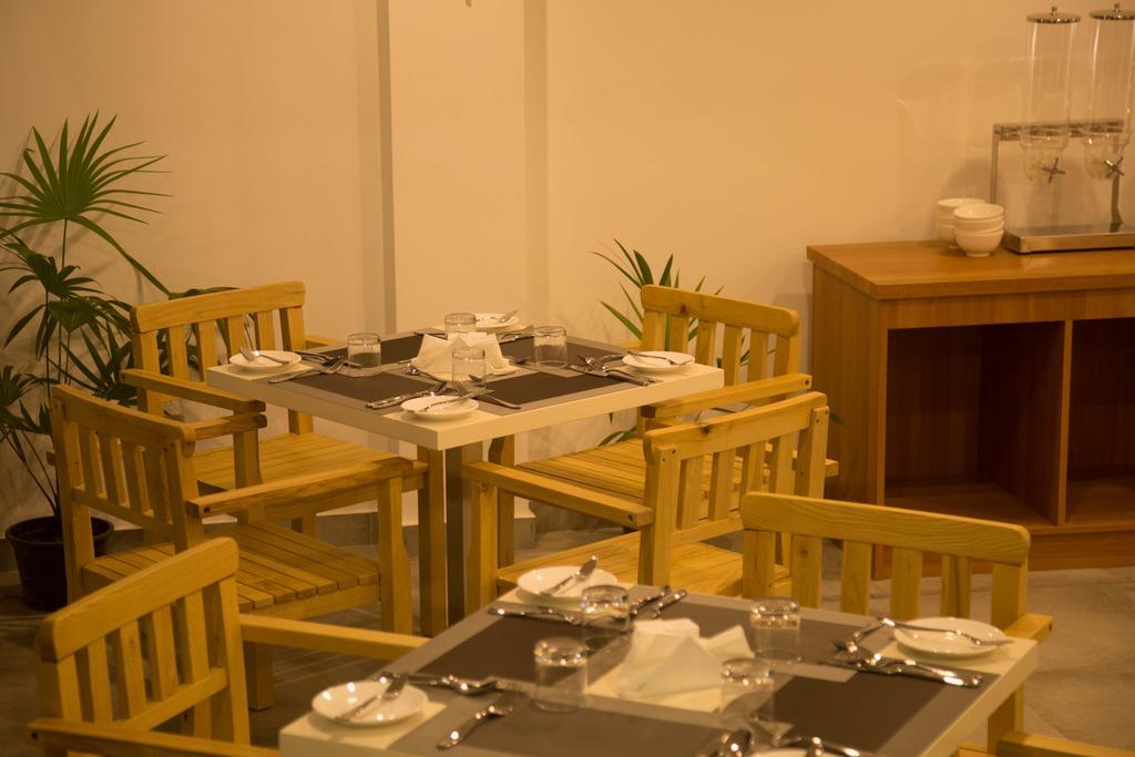 Kuredhi Beach Inn Maafushi Kültér fotó