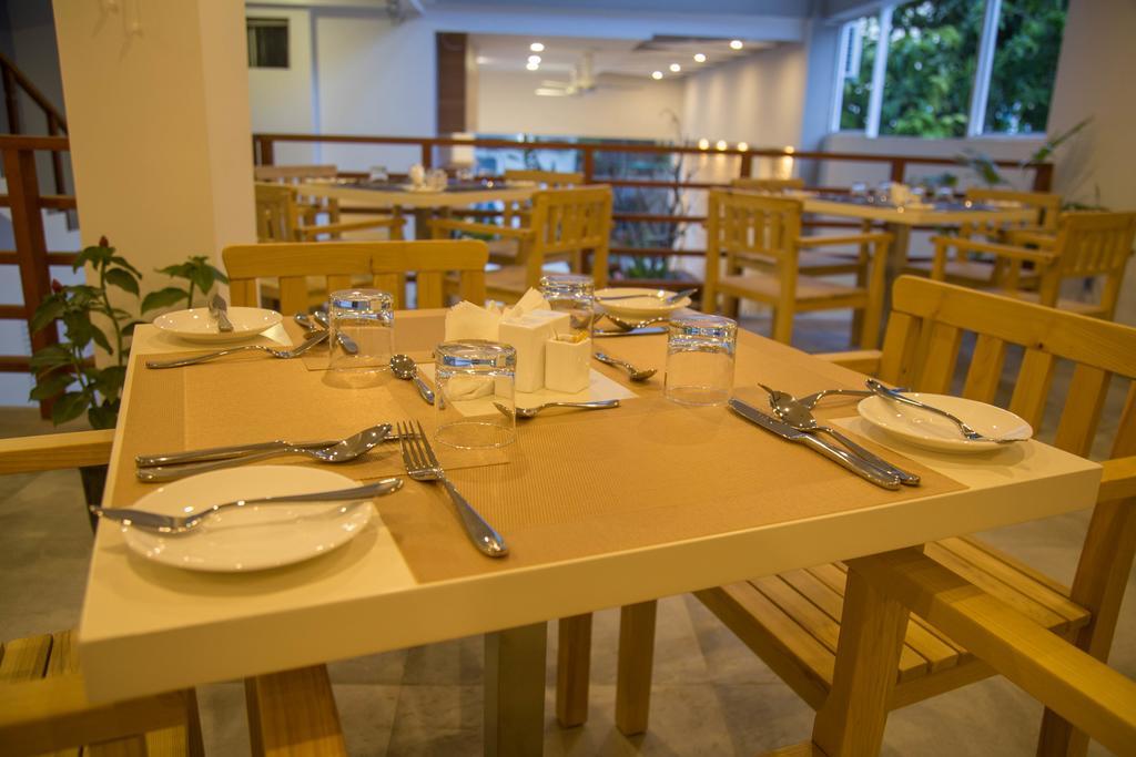 Kuredhi Beach Inn Maafushi Kültér fotó